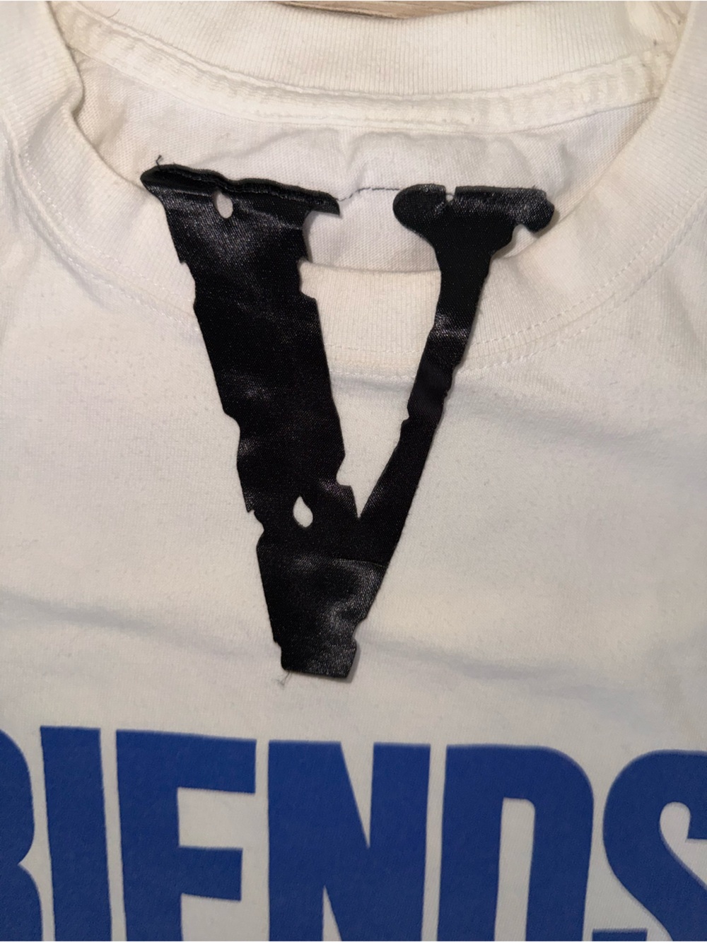 VLONE Friends White Tee - Picture 4 of 6